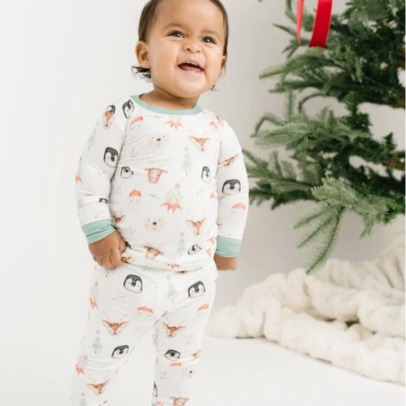 NWT Little One Shop North Pole Pals Bamboo Set 12-18 months - Picture 3 of 3